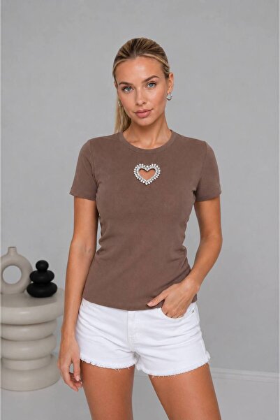 Park Karon Slim Twill T-Shirt με πέτρινο αξεσουάρ καρδιάς στο μπροστινό μέρος...