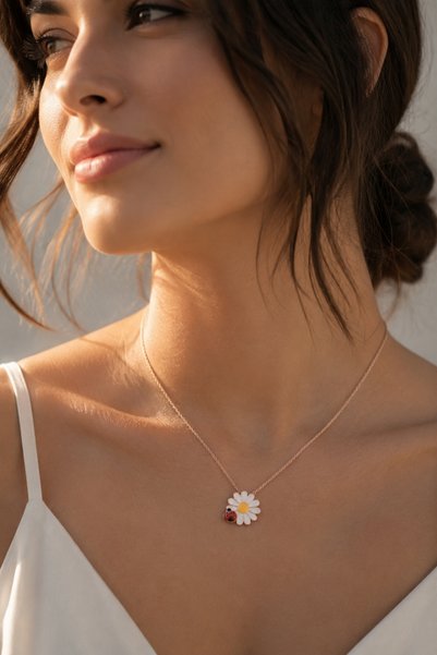 Lucente Jewellery Women's Necklace with Special Box - Ladybug Daisy Special Design Blessings Women's Necklace