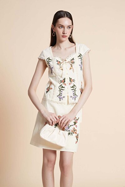 Yola Embroidered Sleeveless Blouse