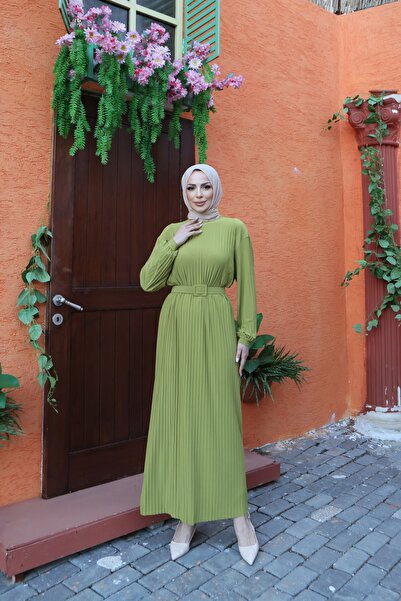 NİSUM MODA KOMPLE PİLİSELİ VE KEMERLİ UZUN ELBİSE