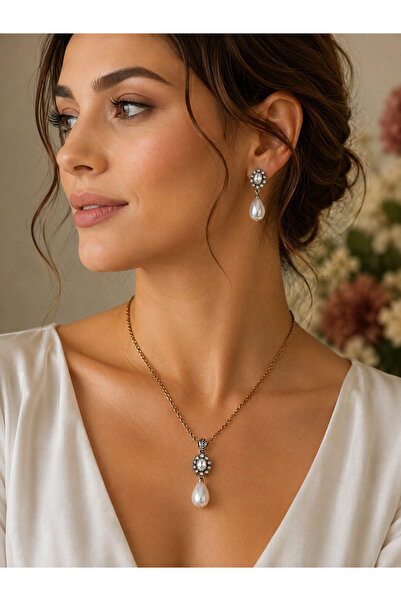 FAYRA ACCESSORIES Oval Kristal Taşlı Mayorka İnci Kolye ve Mayorka İnci Küpe ...