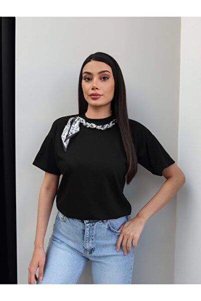 ESRAHELVACI Μπλουζάκι Modal με Πέρλες στο Γιακά και Φουλάρι