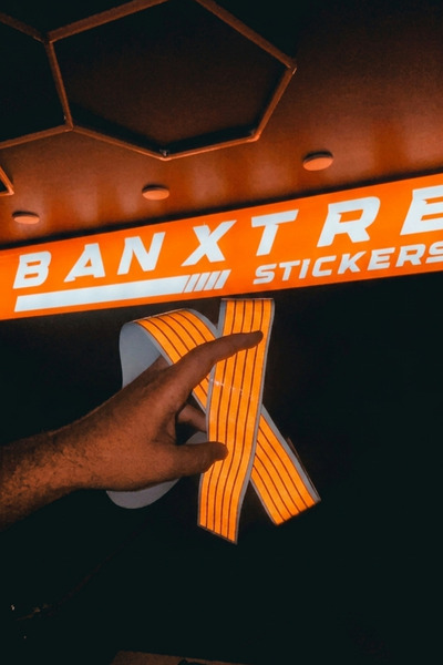 Banxtre Motosiklet ve Kask için Ultra Reflektörlü Sticker Gece Işıkta Parlaya...