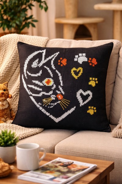 MADE BY ALİSHA Cat Face Themed Black Cushion Pillow