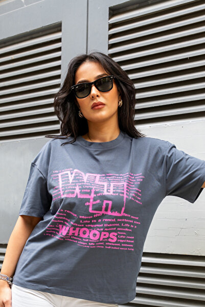 DI LORIA Kadın Antrasit Oversize Whoops Baskılı Likralı Bisiklet Yaka T-Shirt...