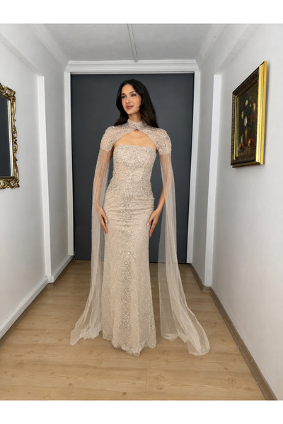 gökkuşagı moda Bej Straplez Pelerinli İnci Detaylı Sırtı Bağlamalı Uzun Abiye...