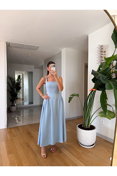 MERVE AKSOY Kare Yaka Kalın Askılı Midi Boy Elbise - Bebe Mavi