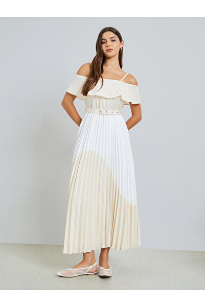 Styli Color Block Strappy Pleated Maxi Dress