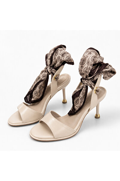 PATRON SHOES حذاء نسائي بكعب مفتوح من الأمام ومزين بتفاصيل وشاح
