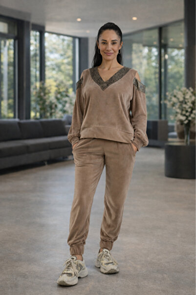 ZAYA Elegant casual women's velour tracksuit, beige, with decorative details ...
