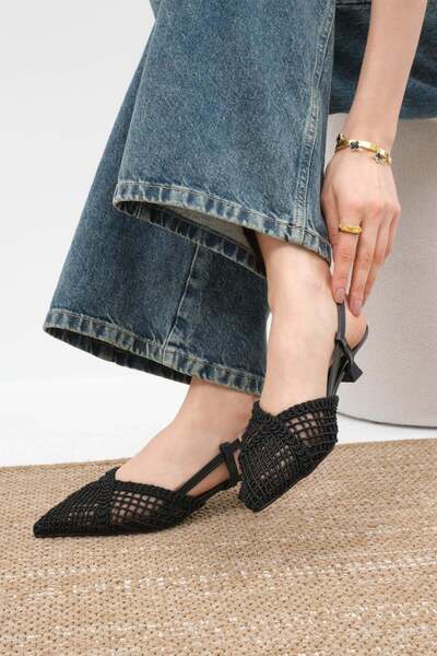 Mio Gusto Anya Black Color Knitted Low Heel Shoes