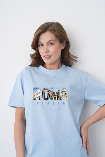TREND EMMODA Tricou casual albastru cu gât rotund, cu imprimeu Scenic Colosse...