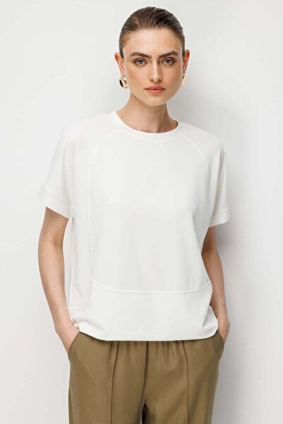 ON Zero Neckline Stitching Detailed T-Shirt