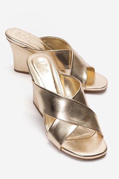 LuviShoes شبشب نسائي بكعب عريض وحزام ذهبي من YAVIN