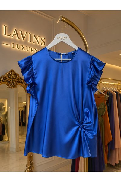 Lavin's 💙   بلوزة ساتان باللون الياقوتي الملكي