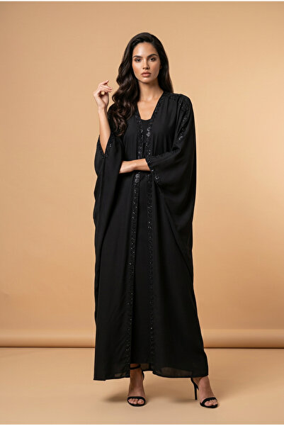 DAR ALSALAAM Abaya Trend: All-Season Wrap Style for All Seasons