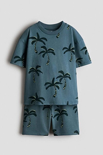 H&M 2-piece T-shirt and sweatshorts set