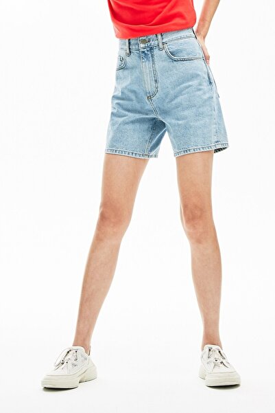 Lacoste Pantaloni scurți din denim albastru, croială normală, pentru femei, a...