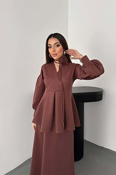 Caddebostan Moda طقم مكون من قطعتين بتفاصيل ورود وأكمام بالون وتنورة
