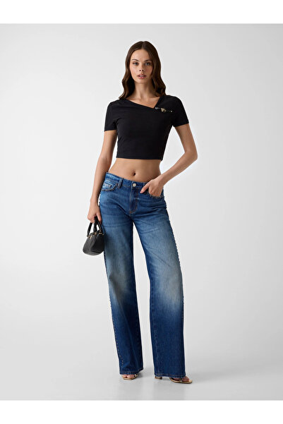 Guess Kısa Kollu Karole Asimetrik Yaka Crop Kadın Siyah Bluz W6YP33K4383-JBLK
