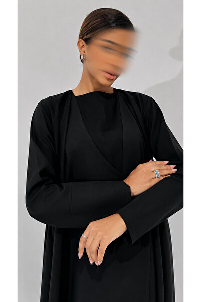 outline Black Abaya for a Sophisticated Everyday Look