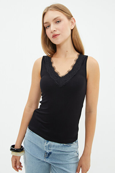 Fulla Moda Lace V-Neck Slim Fit Blouse