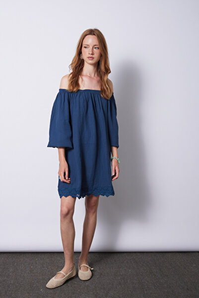 Nisan Lace-Detail Madonna Collar Dress