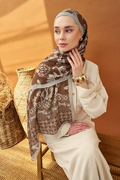Silk Home شال ريفا تينسل بنقشة الزهور بلون الشوكولاتة البني