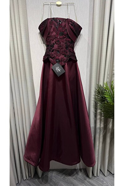 Jood Luxurious Evening Gown with Beaded Bodice and a Flared Skirt