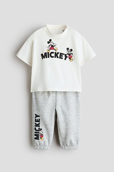 H&M Tişört ve Jogger Pantolon İçeren 2 Parçalı Set