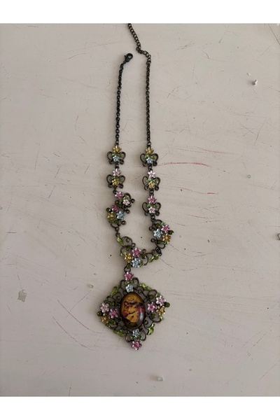 ELUNE İSTANBUL Milano Vintage Çiçek Motifli Madalyon Kolye Meryem Ana Figürlü