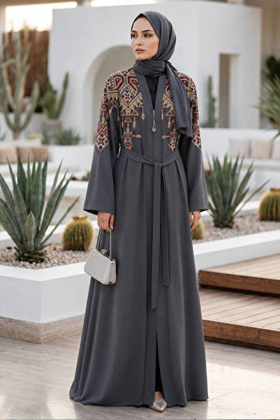 Neva Style Etnik Nakış Detaylı Kuşaklı Füme Tesettür Ferace 29144FU