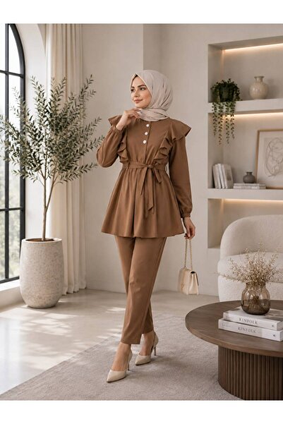 önerS طقم مكون من قطعتين (علوي وسفلي) بتفاصيل كشكشة وأزرار، مناسب للملابس الم...