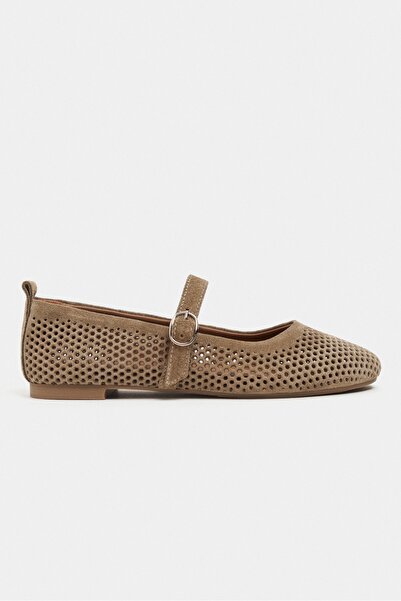 NİŞANTAŞI SHOES حذاء باليه نسائي من Titi Rome مصنوع من الجلد السويدي البيج وم...