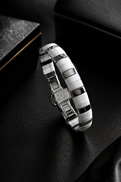 laria jewelry سوار من السيراميك الأبيض ذو صف مزدوج مع تفاصيل باللون الفضي