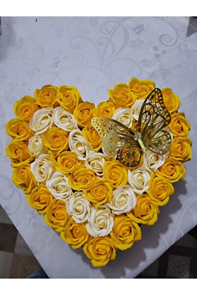 CADOUL POTRIVIT Aranjament Floral Solar în Cutie Inimă – Aprox. 40-45 Trandaf...