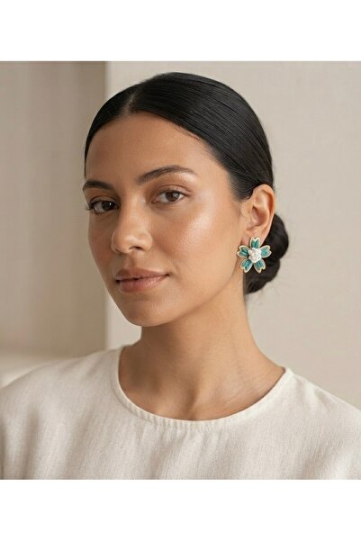 DAZLİNGACCESSORY أقراط من القش بتفاصيل ذهبية خضراء