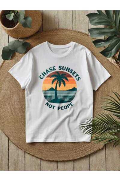 29CUN Women's "Chase Sunsets Not People" Vintage Palm Tree Sunset Print Crewn...