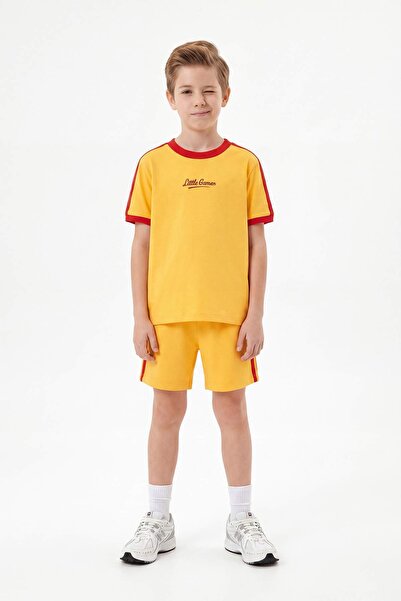 TRENDYOLKIDS Gelbes, schlichtes, sportlich gestricktes Set für Jungen (Oberte...