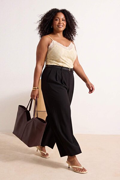 Trendyol Curve Schwarze, plissierte, gewebte Hose mit weitem Bein/extra weite...