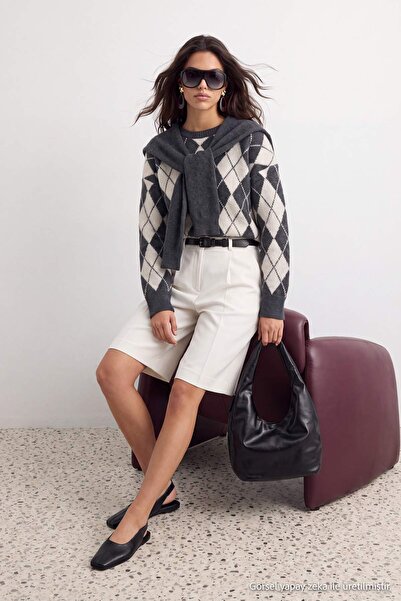 Trendyol Collection سترة تريكو واسعة الحجم ذات ملمس ناعم من أنثراسايت TWOAW26...