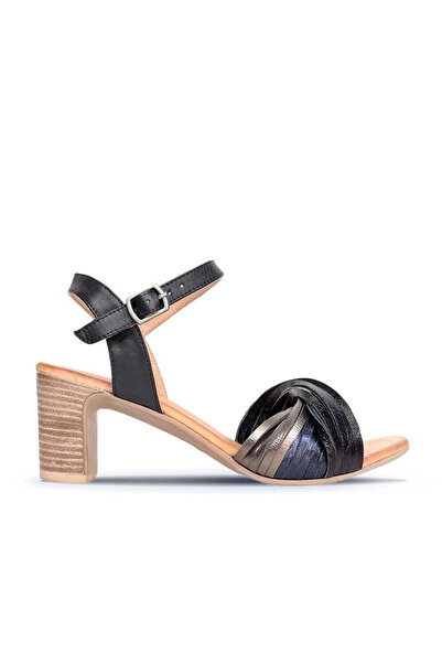 Bueno Shoes حذاء بكعب نسائي باللون الأزرق الداكن جلد صندلwn1520