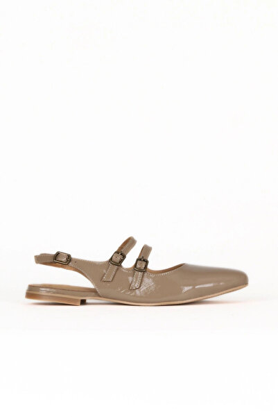 Bueno Shoes Sandale plate de damă din piele lacuită de nurcă 01we1101