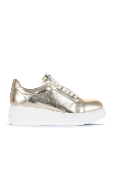 Bueno Shoes حذاء رياضي نسائي من الجلد باللون الذهبي Trf 16wa8191
