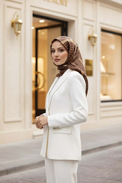Vissona وشاح حريري 100% بنقشة مونوغرام وخطوط بلون القهوة الحليبية - بيج مقاس ...
