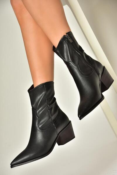 Fox Shoes T356654109 Ghete de damă negre cu vârf ascuțit și toc gros