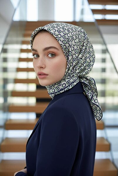 Vissona %100 Twill İpek Zincir Desenli Krem - Lacivert Renkli 90x90 Eşarp Ken...