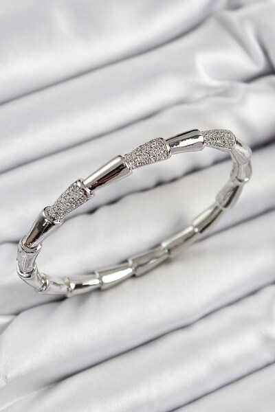 Inure Jewelry سوار نسائي من النحاس والزركون والحجر العظمي موديل فضي اللون Vip