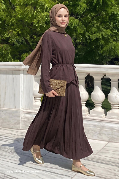 InStyle Σετ δύο τεμαχίων σε καφέ χρώμα με ζώνη και χρυσές αγκράφες