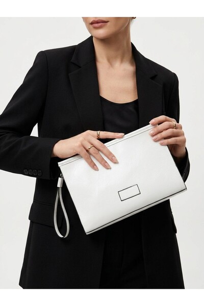 FEMME Γυναικεία λευκή τσάντα χειρός Katey – Κομψό clutch με φερμουάρ για βραδ...